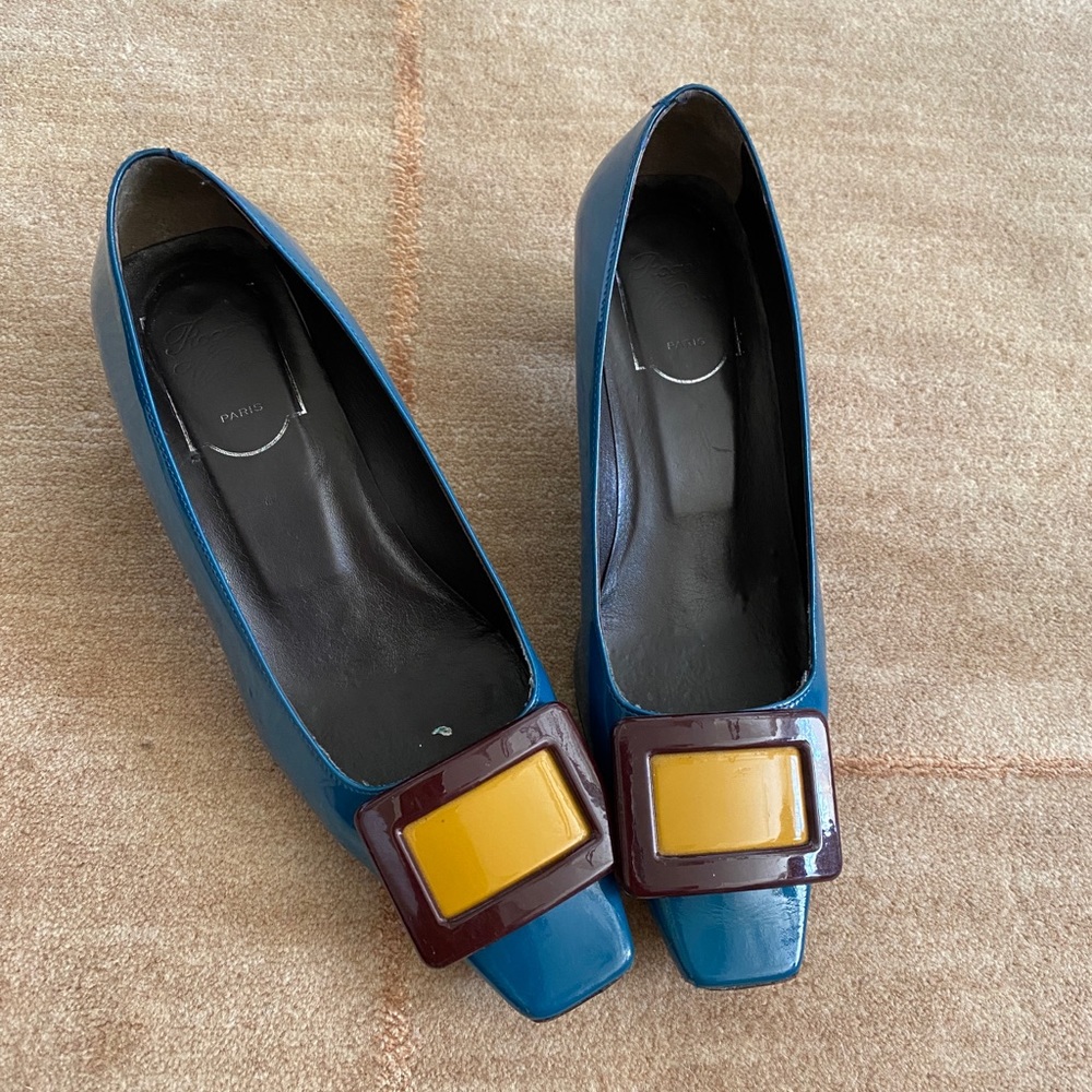 Roger Vivier flat